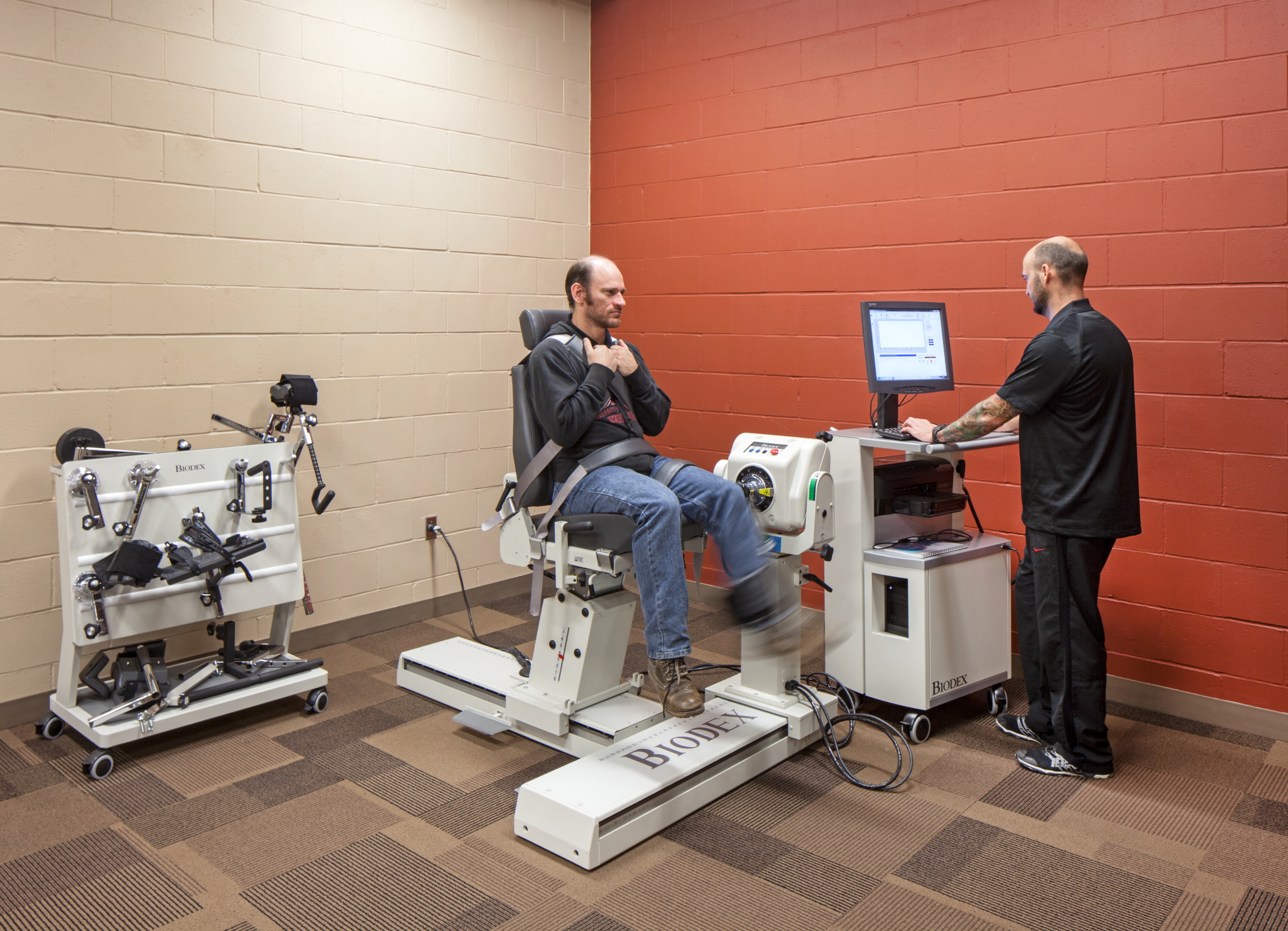 Doctoral Candidate , Troy Rand, tests the strength of the quadriceps of a subject.