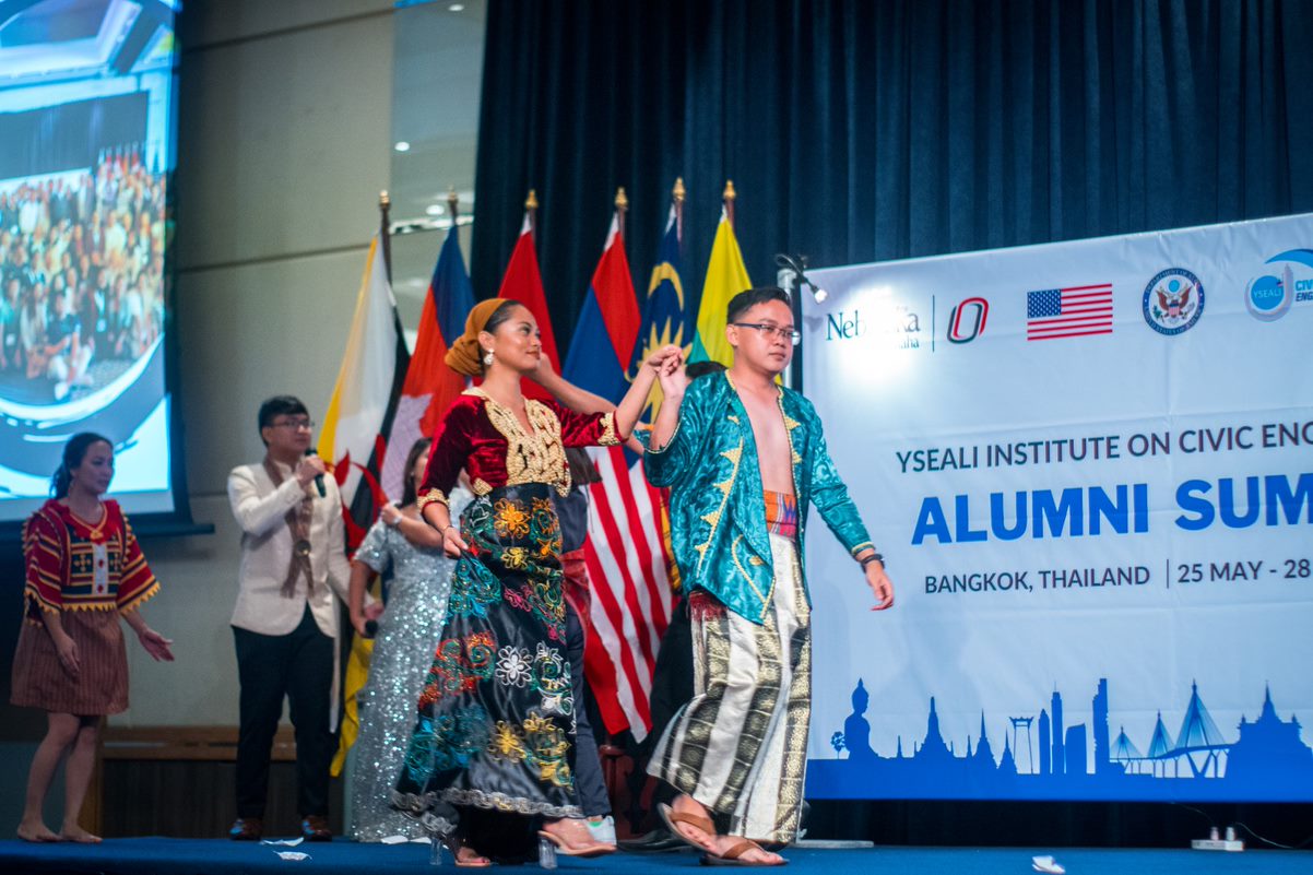 YSEALI Alumni from the Philippines perform at Culture Night