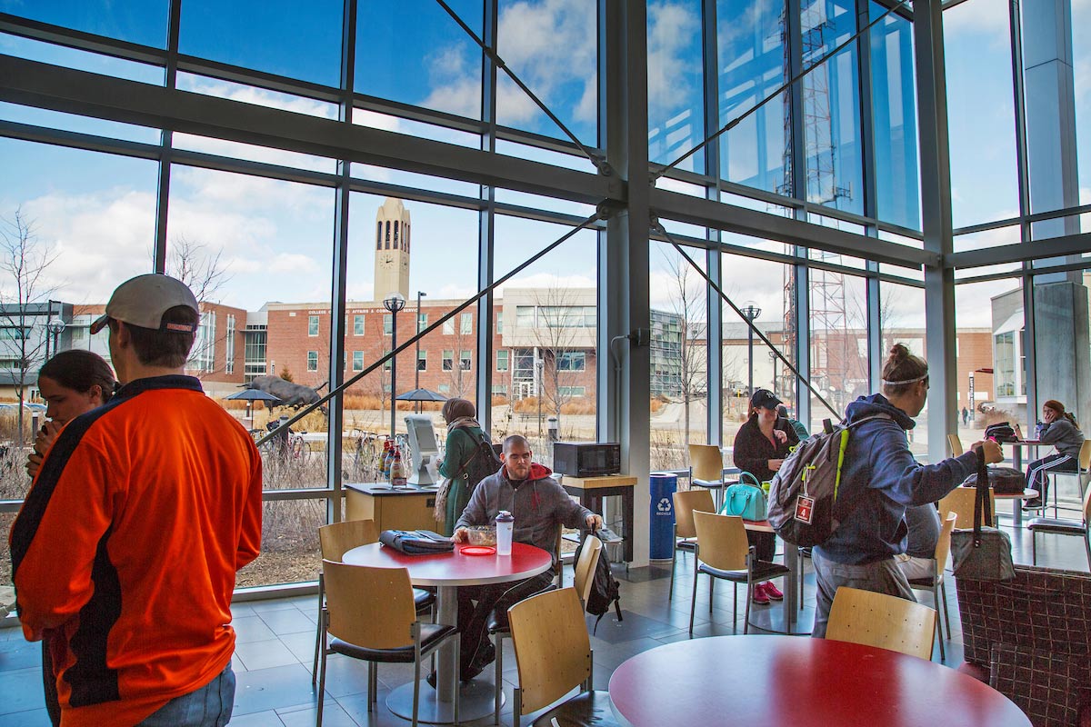 Mavericks enjoying the MavREC Cafe and H&K Atrium prior to COVID-19.