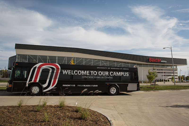 uno bus in front of baxter