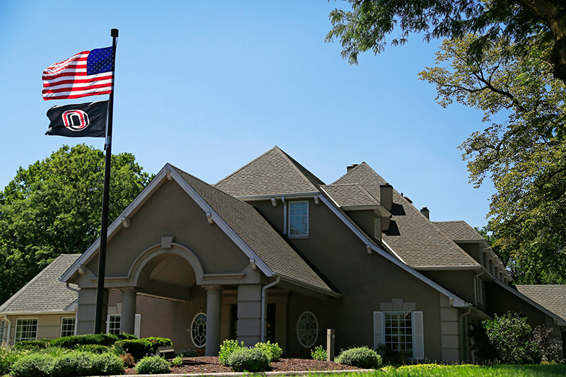 uno alumni center