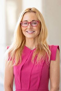 Susan Reay, headshot photo