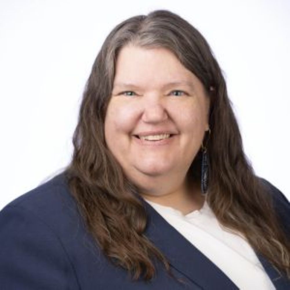 Amy Ellefson headshot photo
