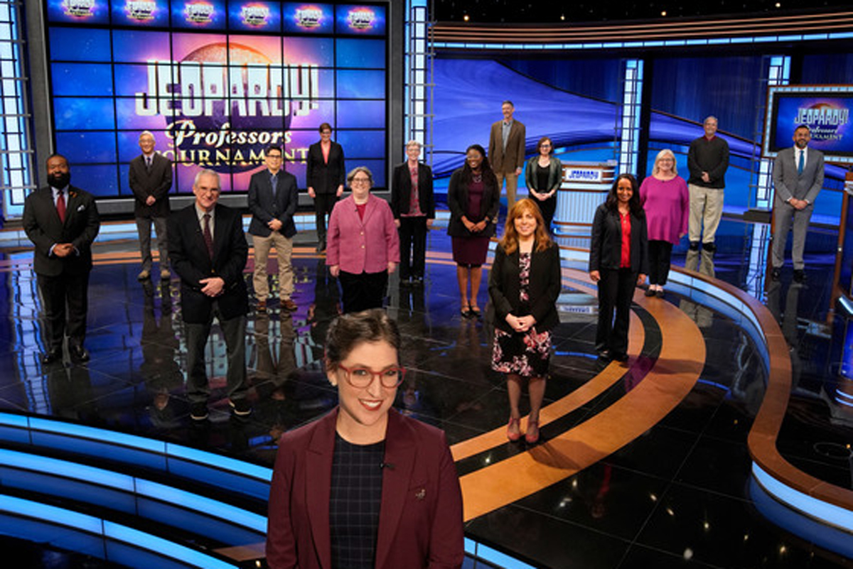 The 15 faculty contestants stand with tournament host Mayim Bialik.