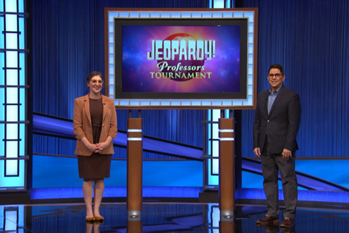 Ramón Guerra with Jeopardy Professor’s Tournament host Mayim Bialik.