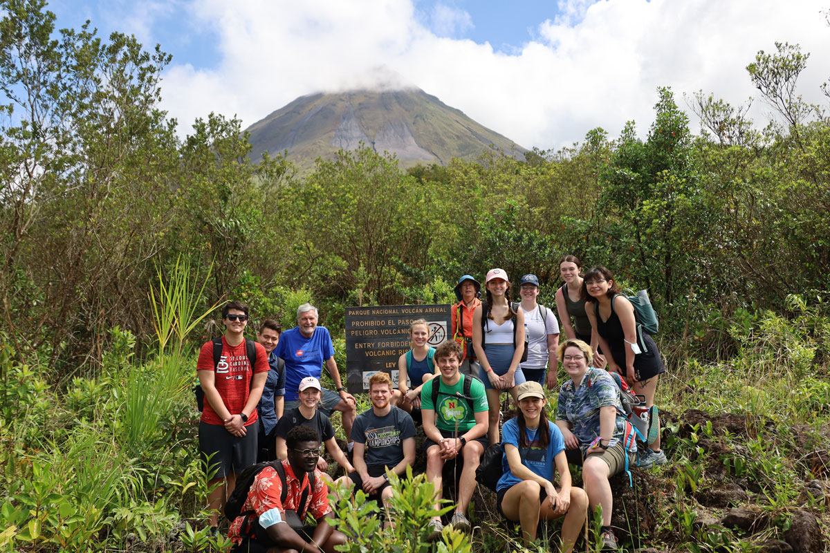 Photo of Geografía concluye estudios de enero en el extranjero en Costa Rica |  Universidad de Artes y Ciencias