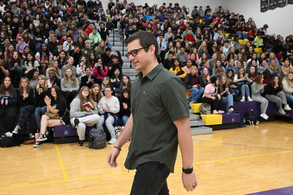 Jacob Eitzen walks across gymnasium to receive award.