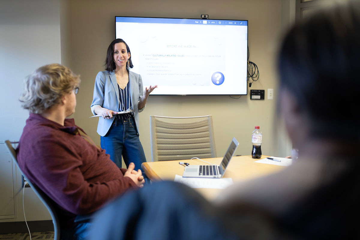 Dr. Abby Bjornsen-Ramig teaches a small group of UNO students