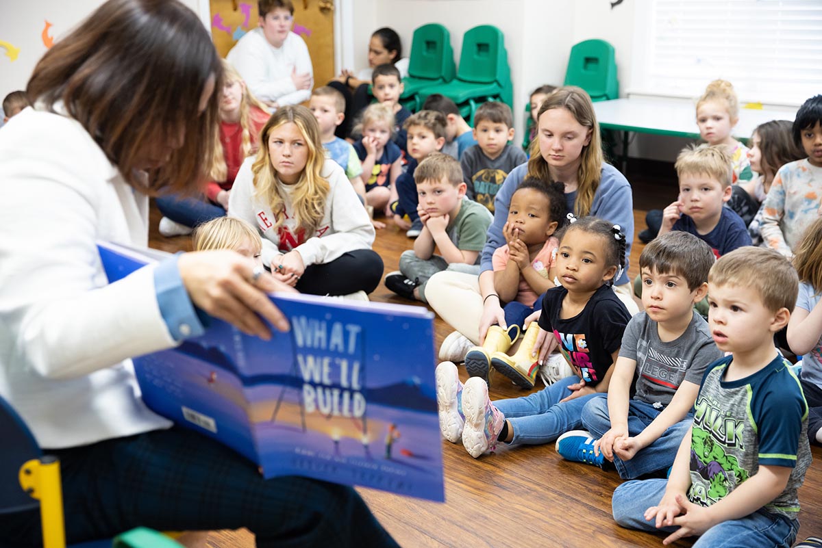 A woman reads to a classroom of preschoolers