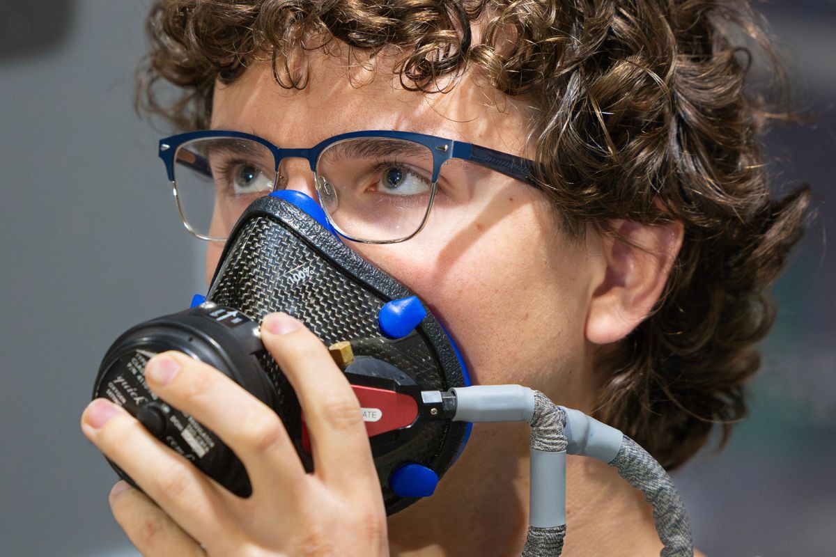 Student in hypoxia chamber