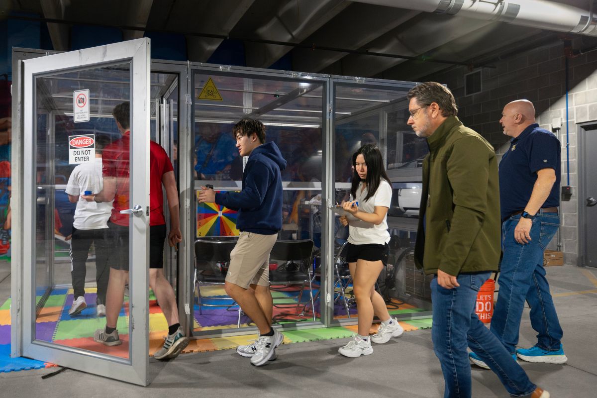  Student in hypoxia chamber