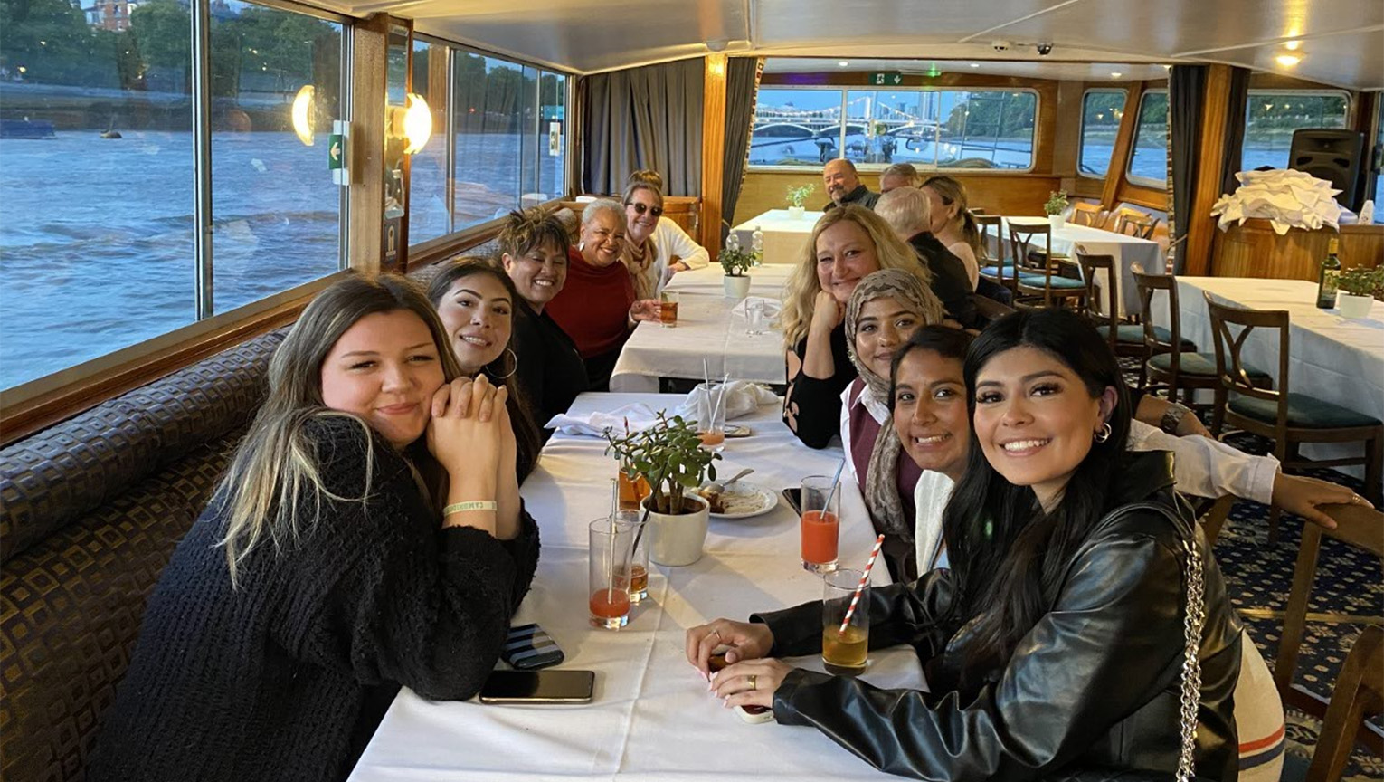 uno students on a dinner cruise on the thames river