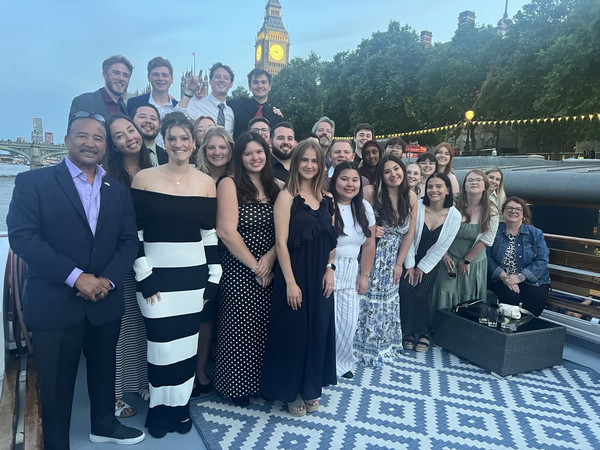 uno students and faculty posing in london