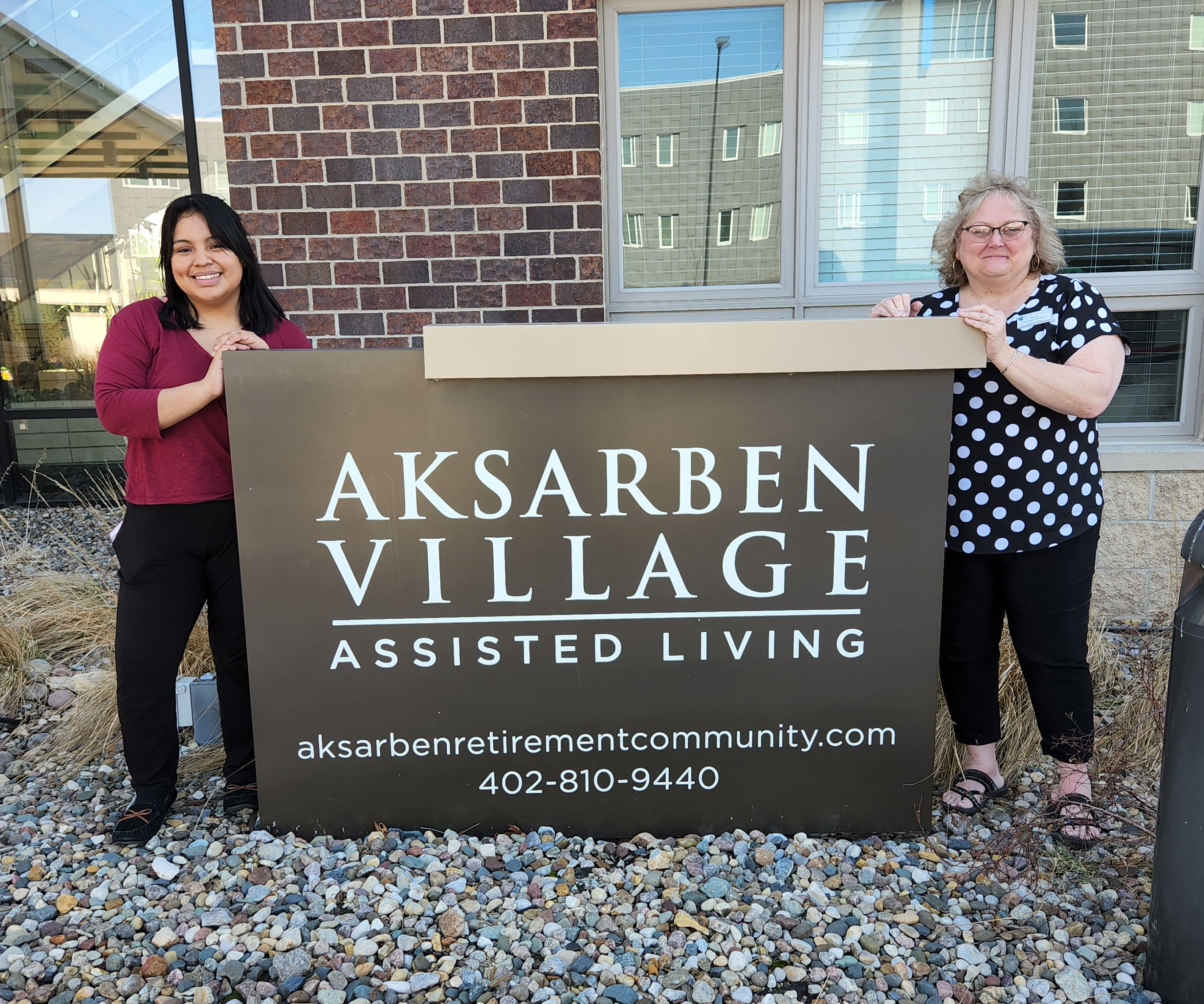 web-laura-and-her-supervisor-amy-at-aksarben-sign-copy.jpg