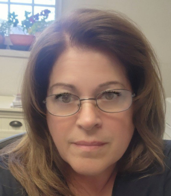 Beth Schuster Headshot