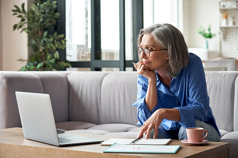 older-lady-in-front-of-laptop.jpg