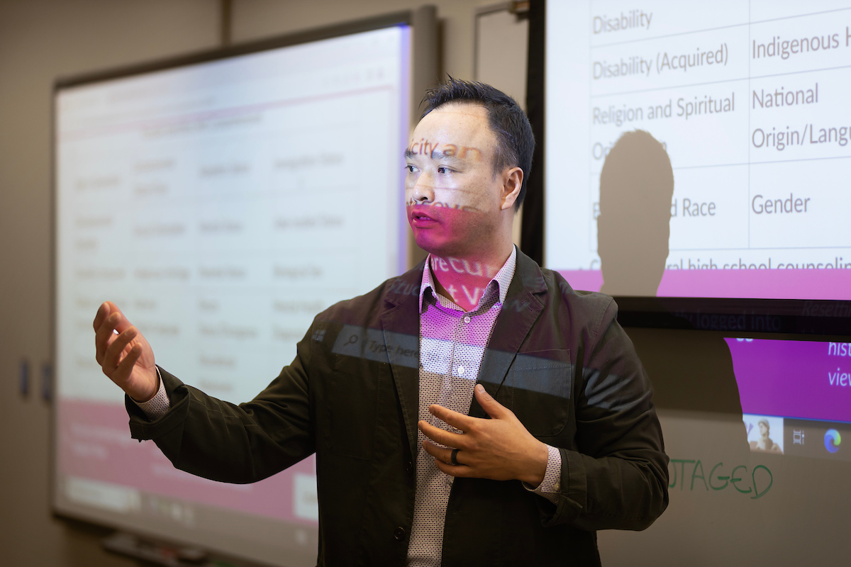 UNO faculty member Thang Tran teaching a class