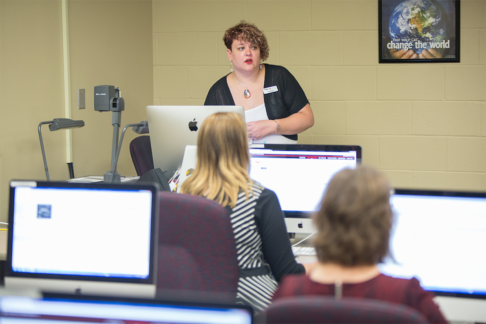 Faculty Blackboard training class in Kayser Hall Aug. 01, 2016