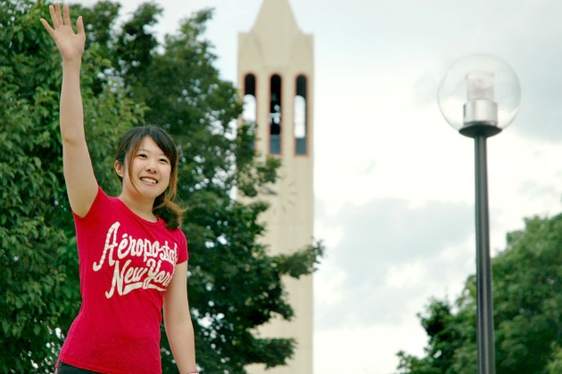 UNO student waving