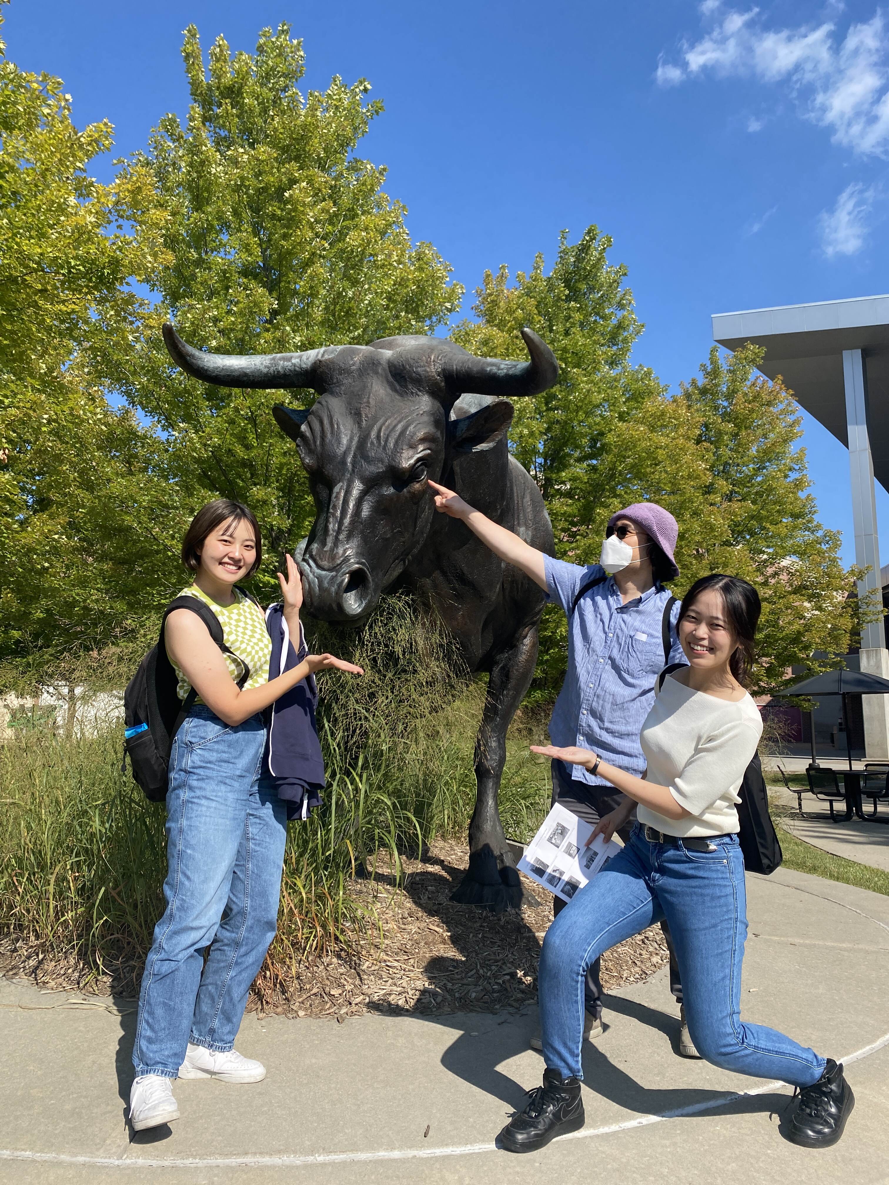 ILUNO students during orientation scavenger hunt