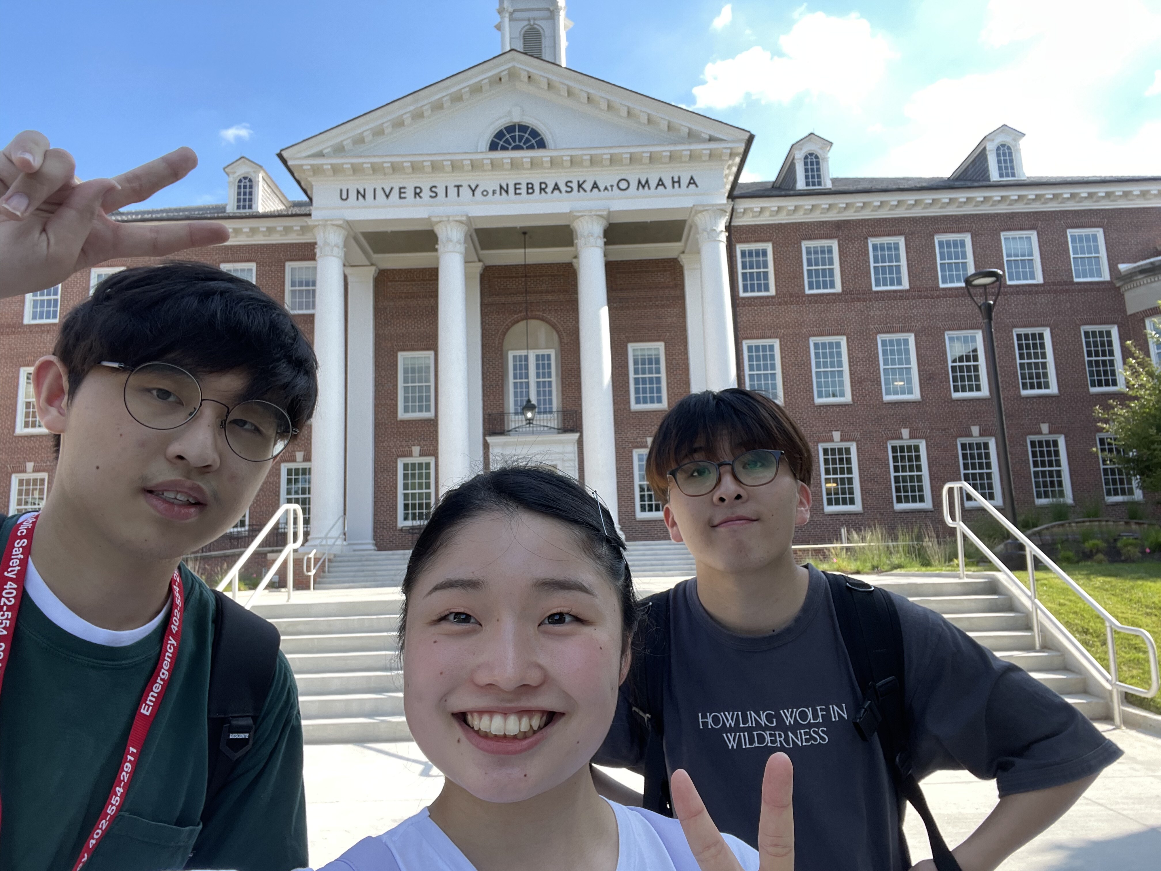 ILUNO students during orientation scavenger hunt