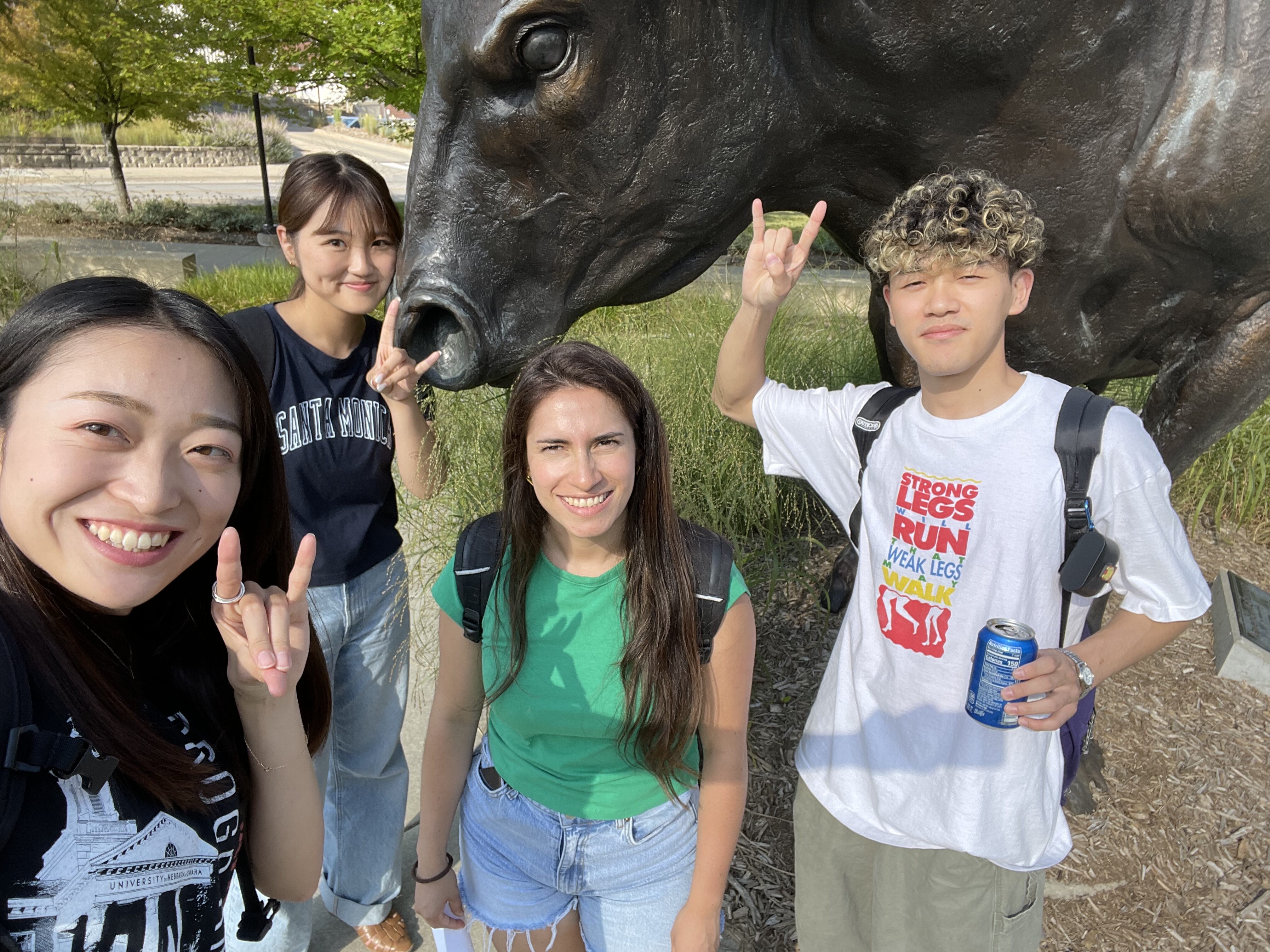 ILUNO students during orientation scavenger hunt