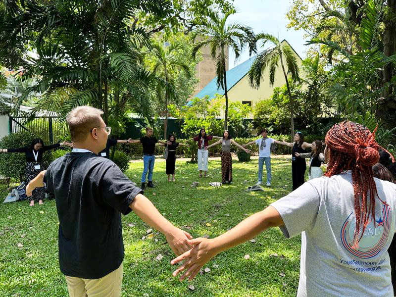 Attendees participate in a workshop on "Nature Connection: Civic Mindful Outdoor Experience"