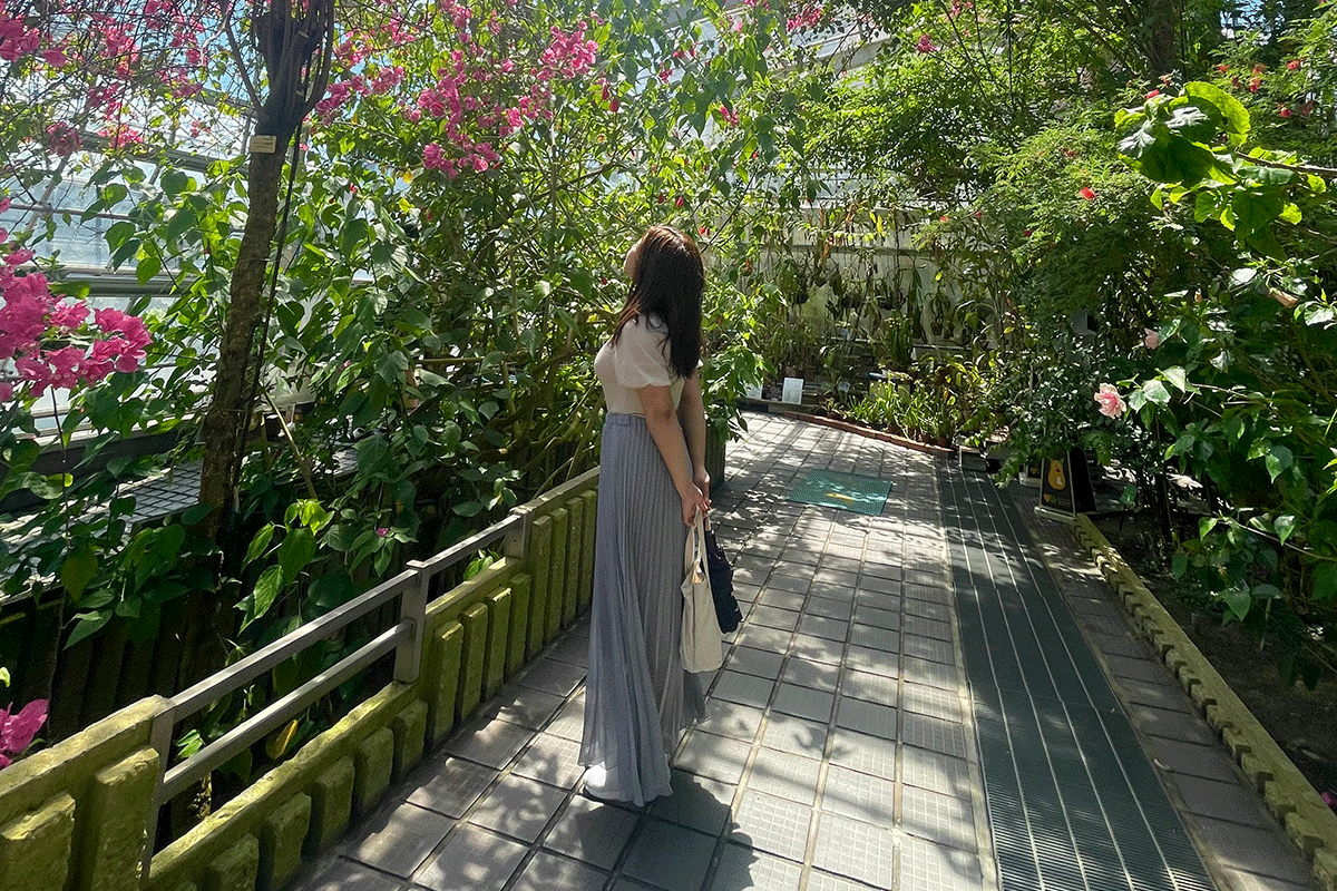 Sa stands in an indoor garden in Japan