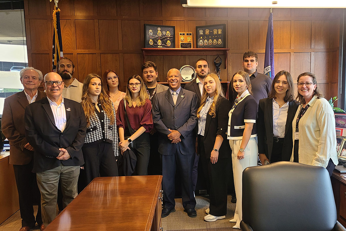 The BOLD Fellows met John Ewing, Jr., Mayor of the City of Omaha and a UNO alum.