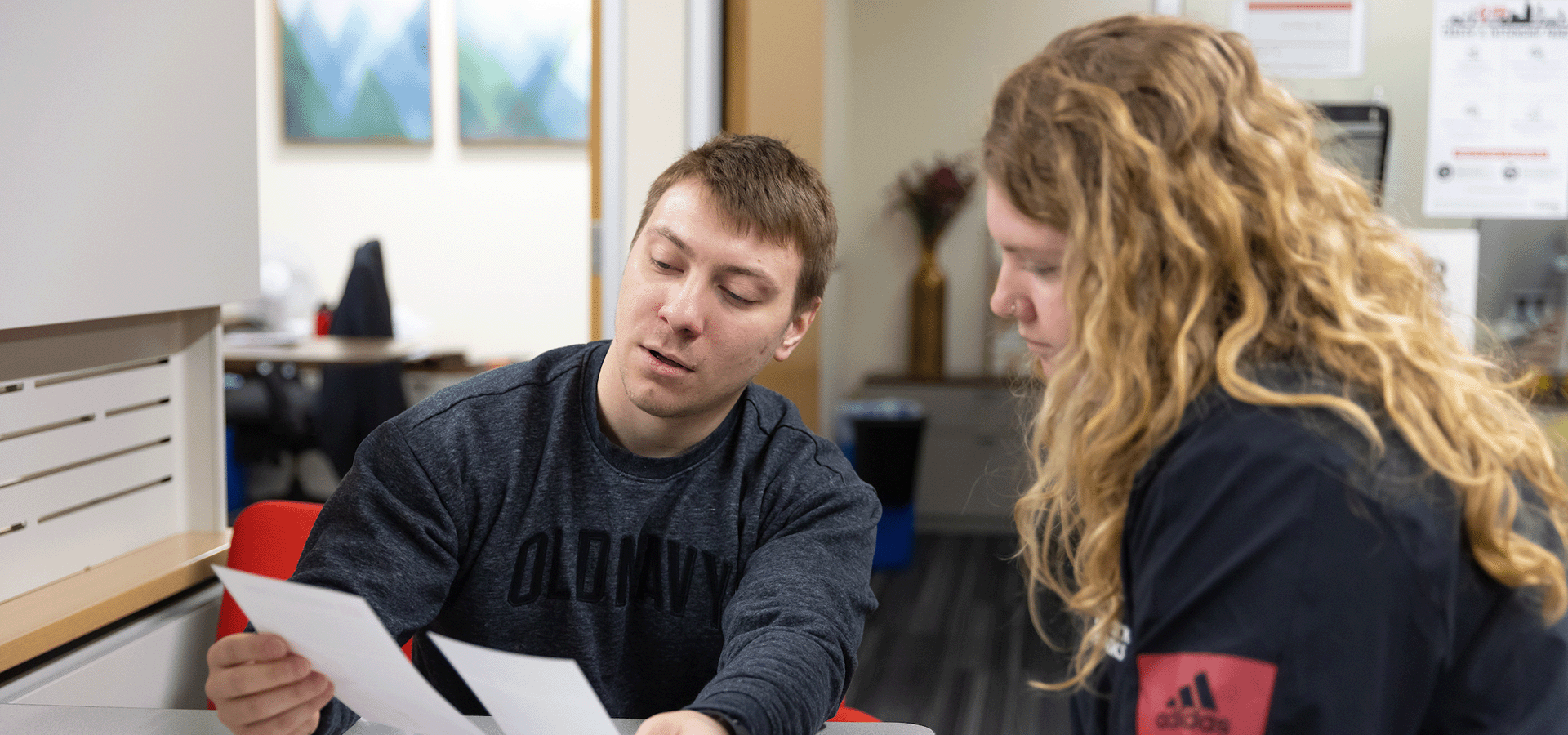 an advisor helps a student select courses