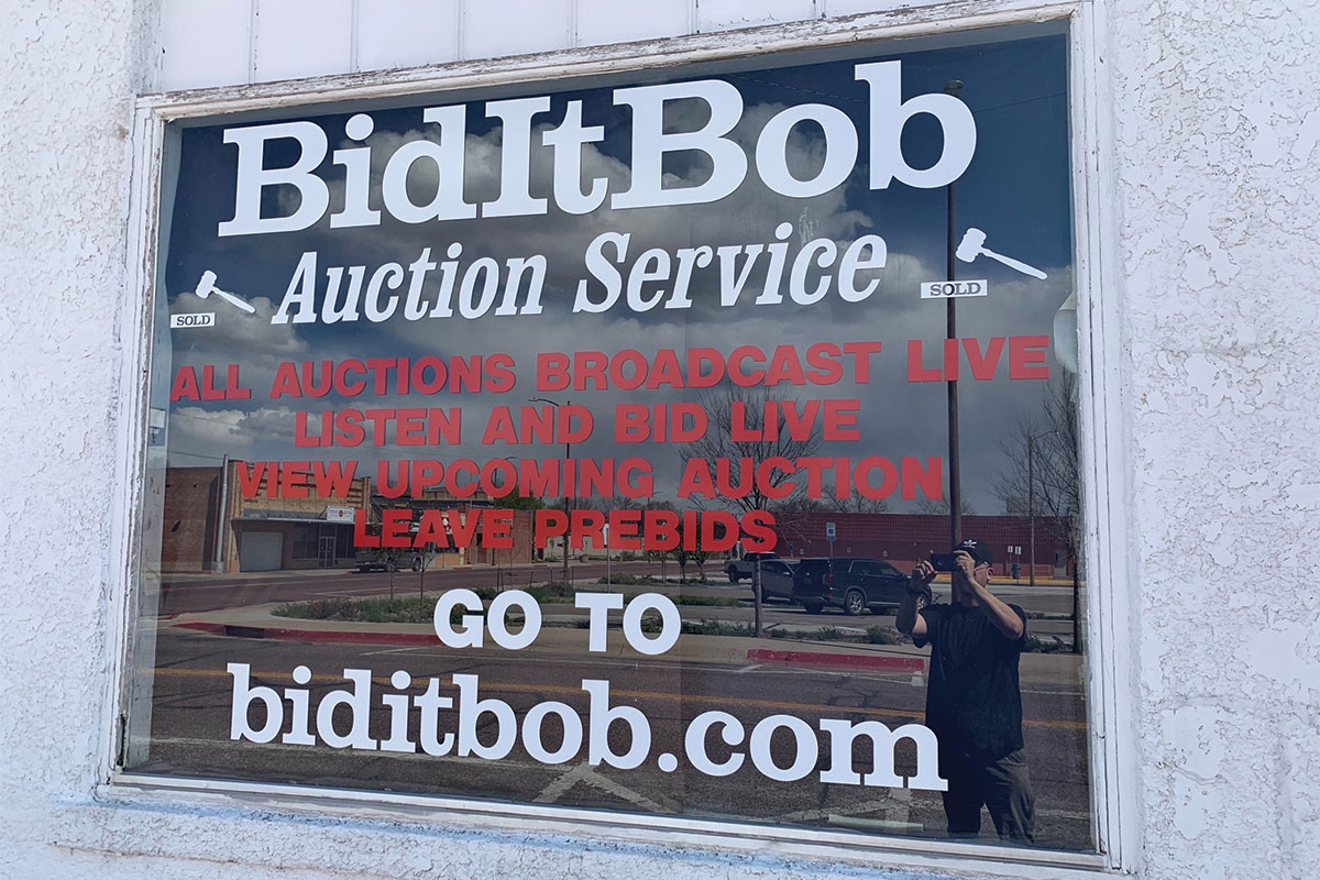 BidItBob Auction Service, exterior building sign
