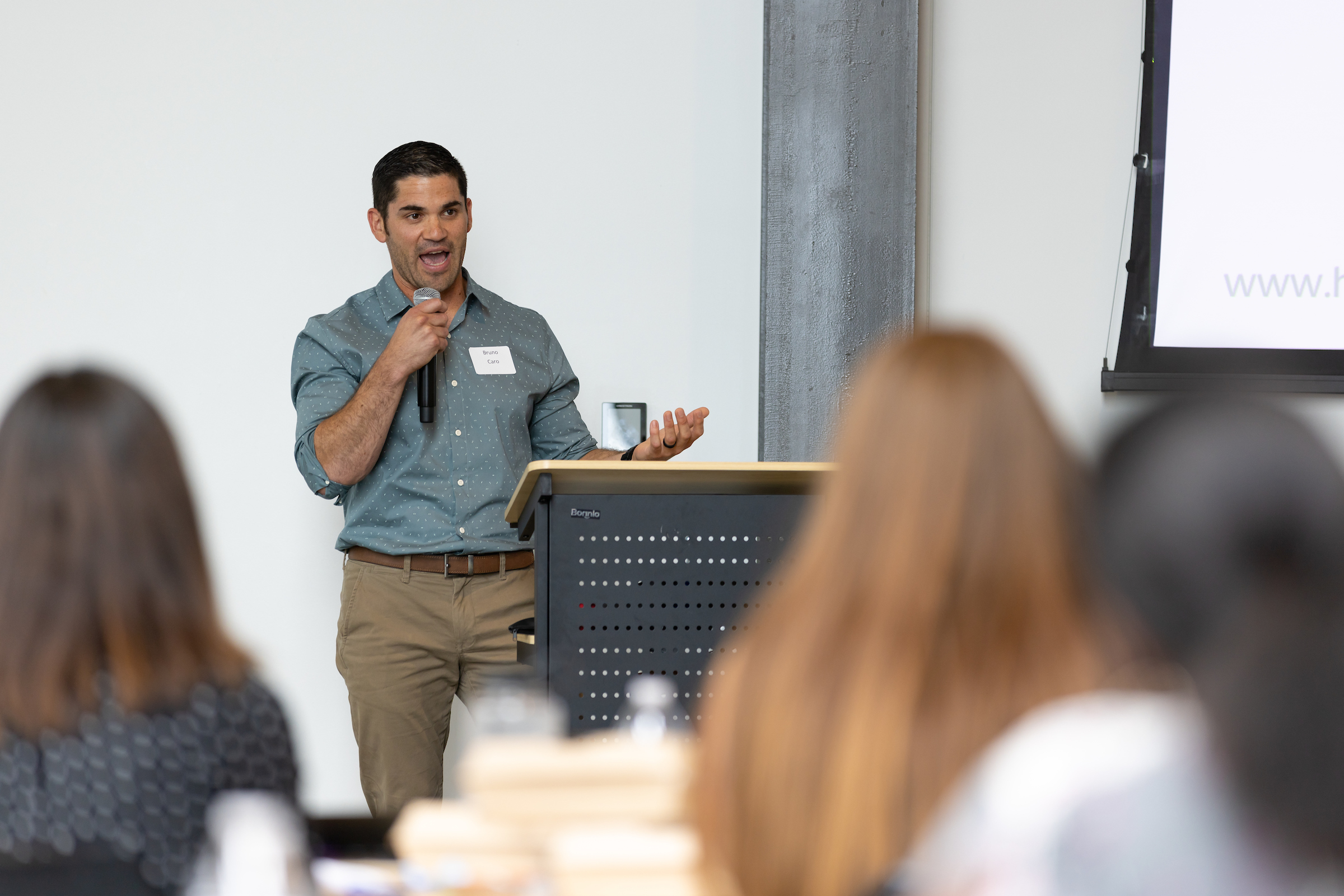 Bruno Caro, owner of Hazlo Health, presents his pitch