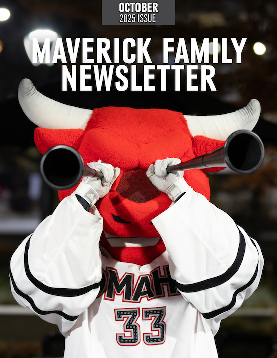 UNO's mascot Durango in Hockey gear