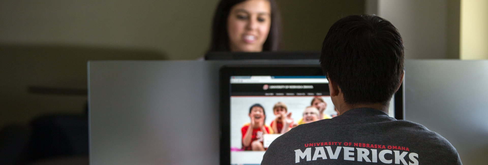 UNO students on the computer