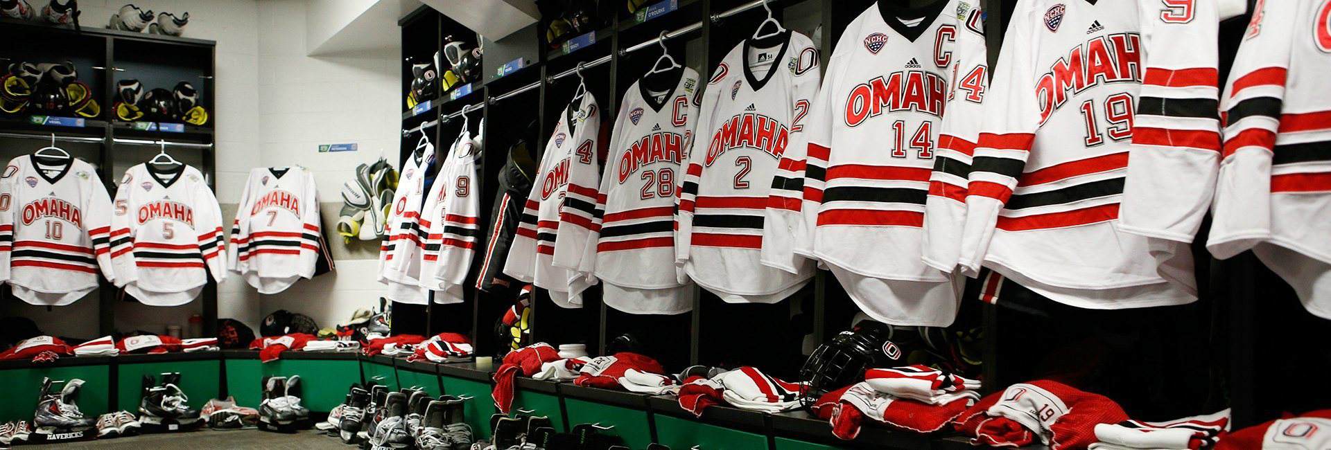 Mavericks End Season at Frozen Four 