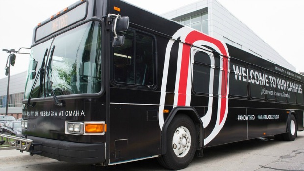 UNO bus wrap