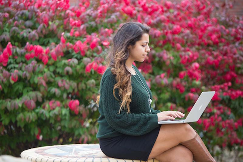 UNO student studying