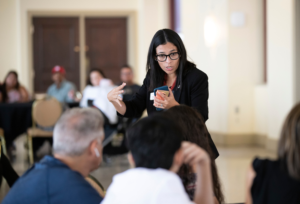 Lina Traslaviña Stover speaks to students and their parents at a LatinX welcome event