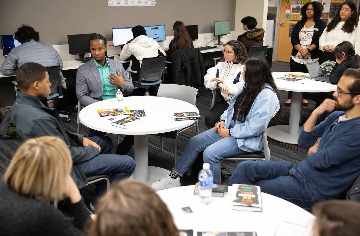 Ibram X. Kendi meets with students