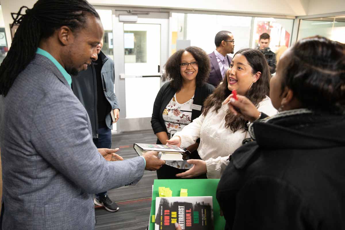 Ibram X. Kendi meets with students at UNO