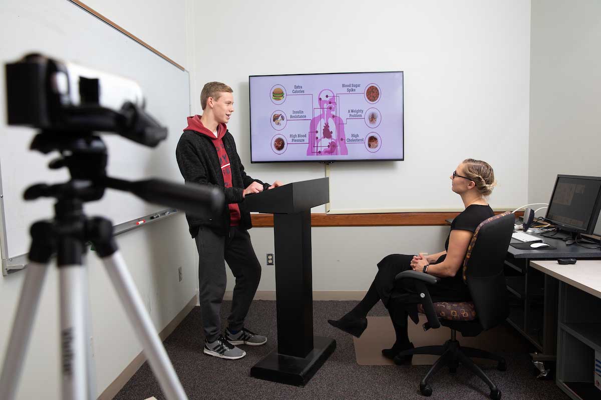 Marlina Davidson goes over a speech from a student in the UNO Speech Center