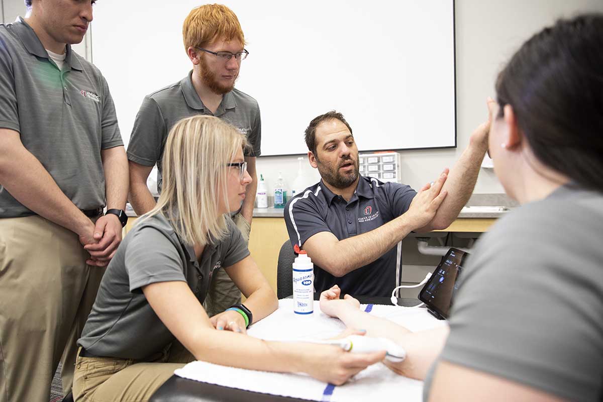 Health and Kinesology professor Adam Rosen leads a class