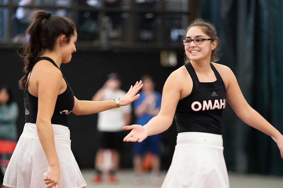 A photo of the UNO volleyball team during the 2019-2020 season.