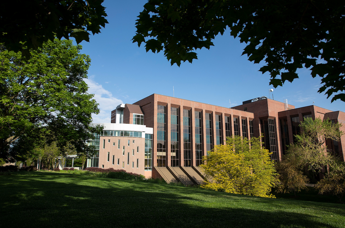 The construction of Roskens Hall