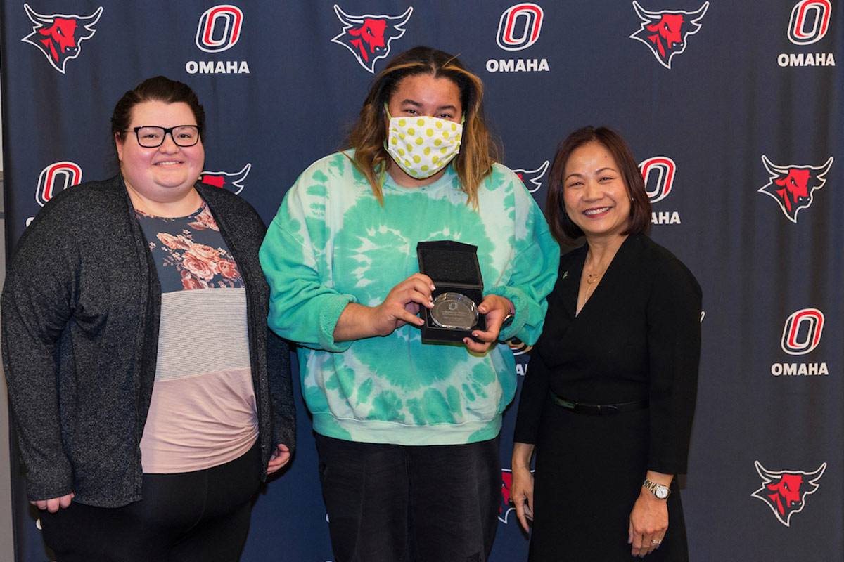 Katrina Washington (Student Worker in the Chemistry Department) and UNO Chancellor Joanne Li, Ph.D., CFA.