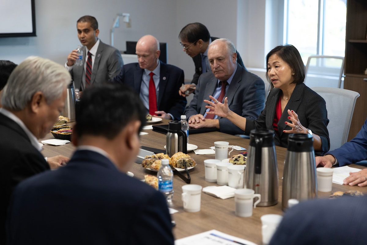 Chancellor Joanne Li, Ph.D., meeting with the delegation. 