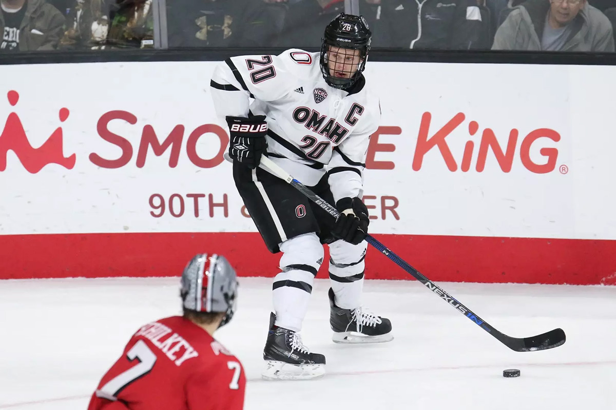 Jake Guentzel playing for Omaha in college.