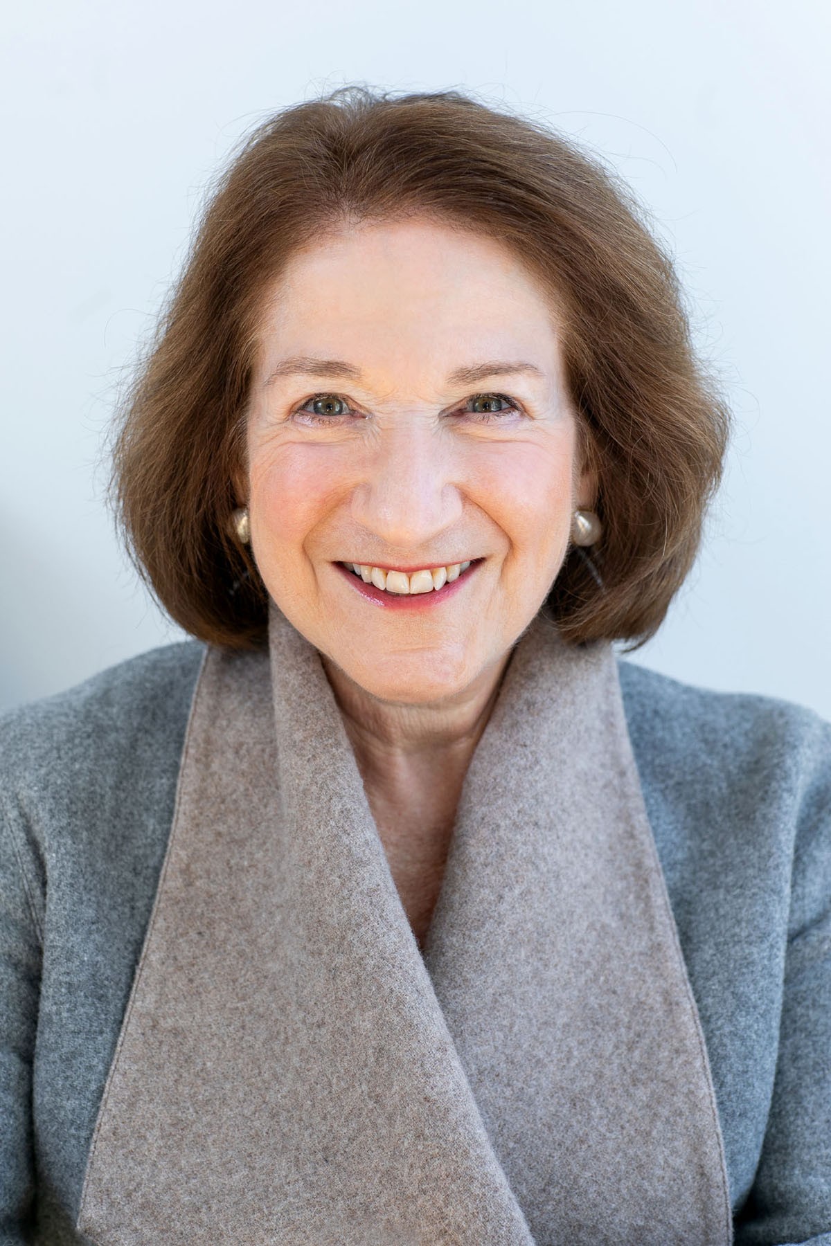 A portrait photo of Debórah Dwork. 