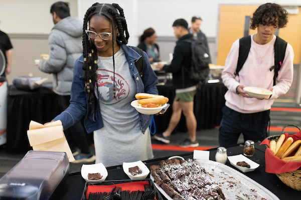 students eat free lunch in mbsc