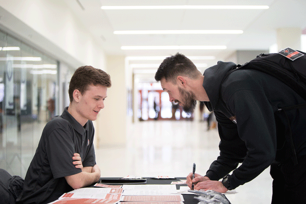 UNO Student Government provides supplies and instructions for students who want to write letters to lawmakers about funding support to UNO